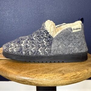 Dearfoams NWT Gray and Cream Knit Cozy Memory Foam Slippers | Size Medium (7-8)